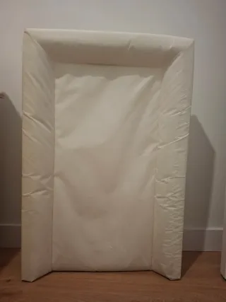 Cambiador de bebé Ikea (y colchoneta)