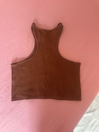 Crop top marrón acanalado