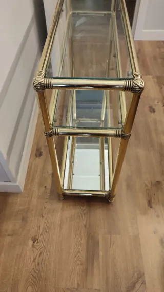 Aparador metálico dorado clásico