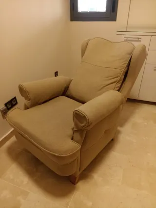 Sillón abatible de tela beige