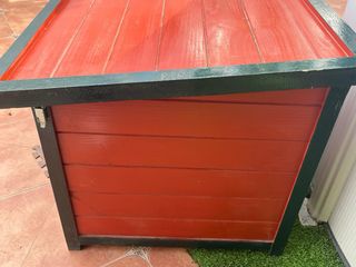 Casa para perros de madera