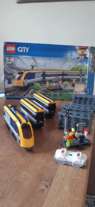 LEGO City 60197 Tren de Pasajeros