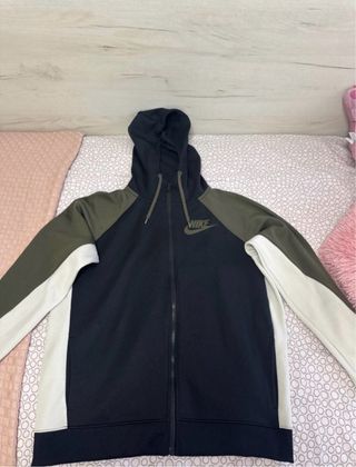 Chaqueta Nike Negra y Verde Militar