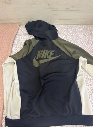 Chaqueta Nike Negra y Verde Militar