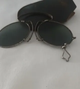 Occhialini da sole con custodia