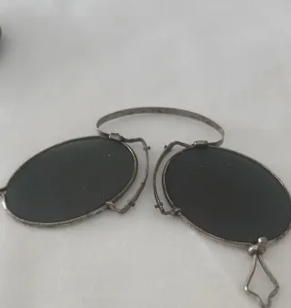 Occhialini da sole con custodia