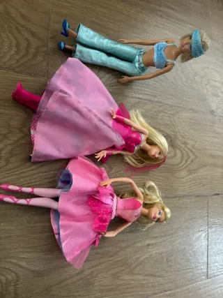 Lote de 14 muñecas: Ariel, Tinkerbell y coche y mo