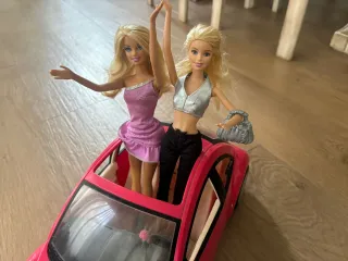 Lote de 14 muñecas: Ariel, Tinkerbell y coche y mo