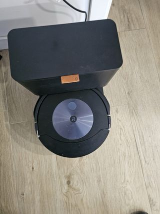 Roomba Combo J7+ con base + extras. Muy completo.
