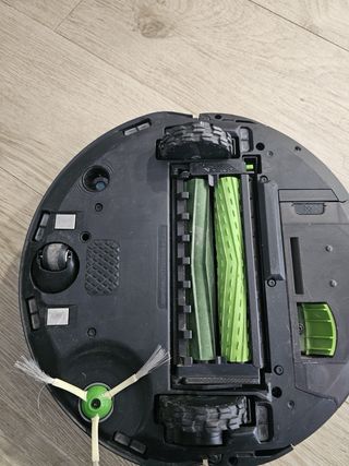 Roomba Combo J7+ con base + extras. Muy completo.