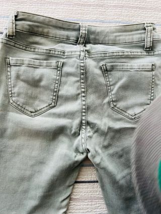 Pantalones vaqueros verdes