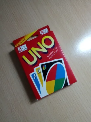 UNO - Juego de cartas familiar