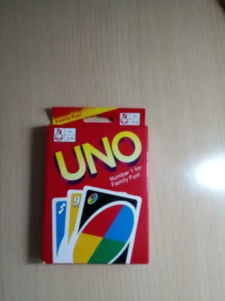 UNO - Juego de cartas familiar