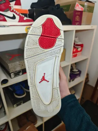 Jordan 4 Metallic Red