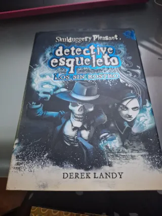 Detective Esqueleto: Los sin rostro [Skuldugger...