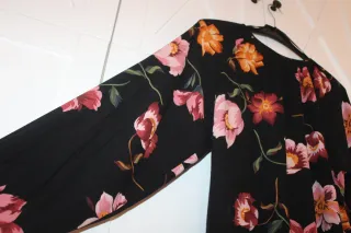 Blusa Stradivarius floral manga larga