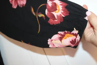 Blusa Stradivarius floral manga larga