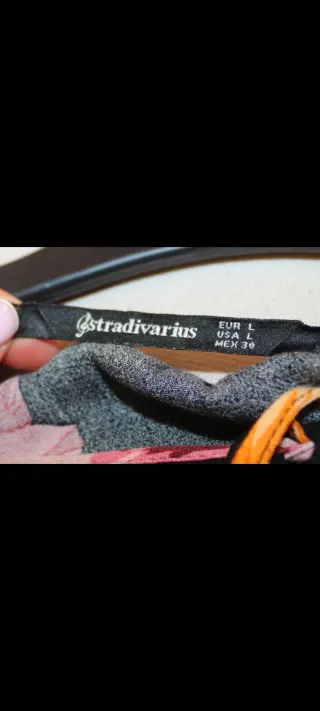 Blusa Stradivarius floral manga larga