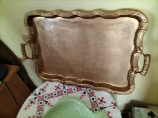 Bandeja grande dorada metálica