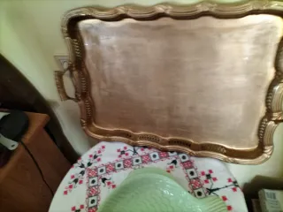 Bandeja grande dorada metálica