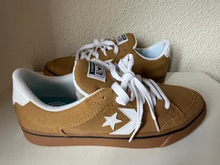 Zapatillas Converse Marrones y Blancas