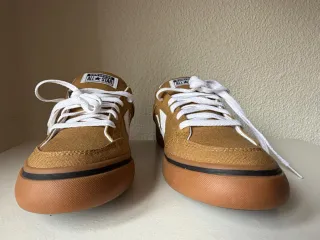 Zapatillas Converse Marrones y Blancas