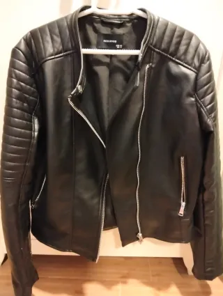 Chaqueta efecto piel Reserved Talla 42