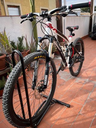 Bicicleta montaña Lapierre de doble suspensión.