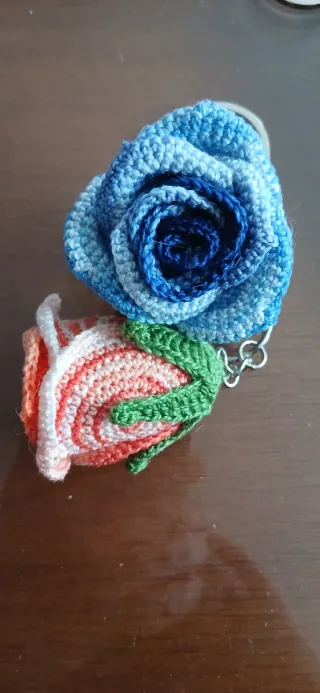 Llaveros de rosas crochet (4 unidades)
