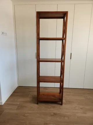 Estantería de madera de teca