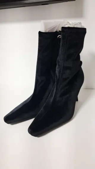 Botas de tacón Stradivarius negras