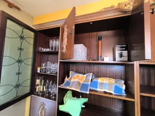 Mueble de comedor madera y cristal