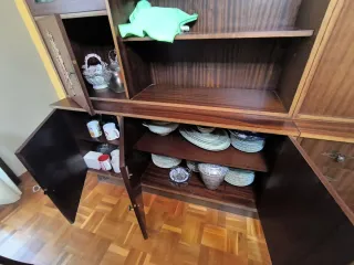 Mueble de comedor madera y cristal