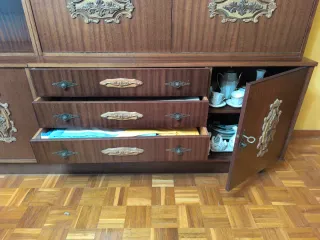 Mueble de comedor madera y cristal