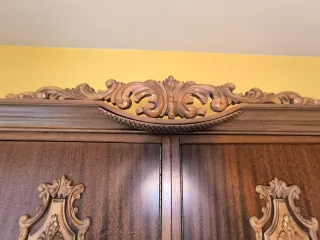 Mueble de comedor madera y cristal