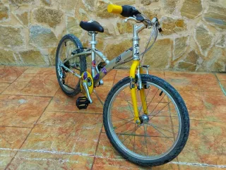 Bicicleta Btwin 20 Plata y Amarillo