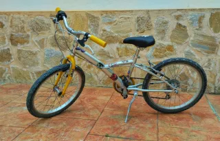 Bicicleta Btwin 20 Plata y Amarillo