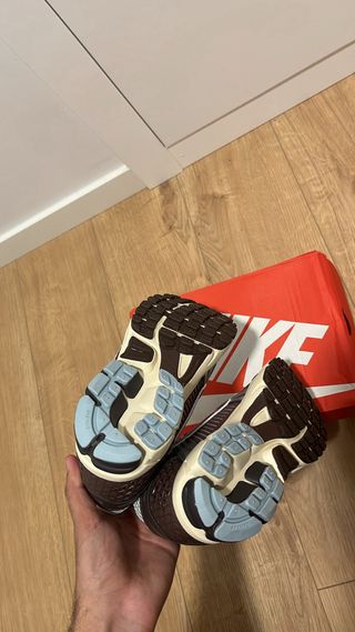 Zapatillas Nike Marrón y Gris