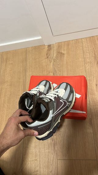 Zapatillas Nike Marrón y Gris