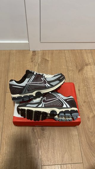 Zapatillas Nike Marrón y Gris