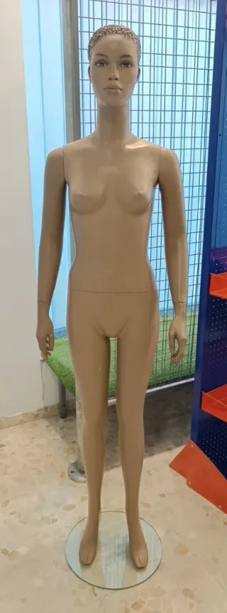 Maniquíes hombre y mujer