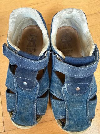 Zapatillas y sandalias talla 28