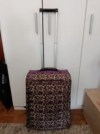 Maleta de viaje con estampado