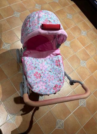 Carrito de juguete para bebé con bolso plegable.