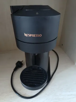 Cafetera Nespresso Vertuo Negra