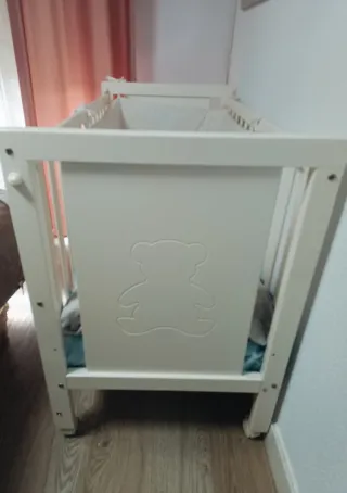 Cuna blanca con osito(Colchón a estrenar)