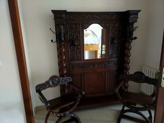 Mueble de entrada de madera maciza con 2 sillas