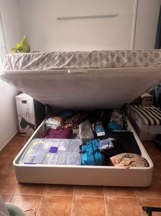 Canapé, Colchón y Cabecero Beige + mesitas