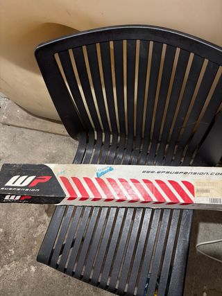 Amortiguador WP y muelles delanteros