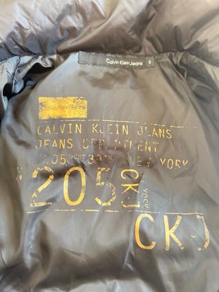 Chaqueta de plumas Calvin Klein negra